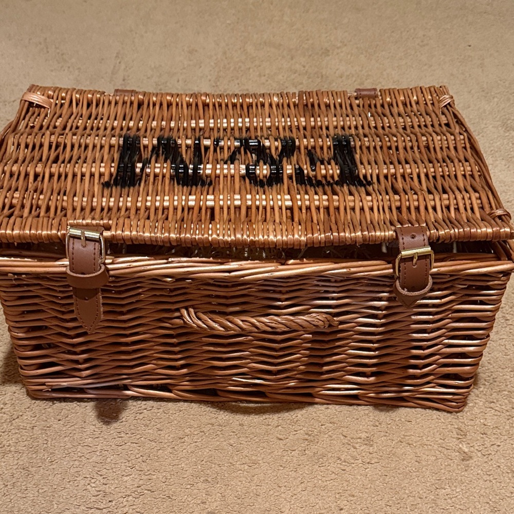 Fortnum & Mason Wicker Basket with Handle - Picture 2 of 5